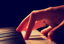 开云体育官网：扎卡尔多和皮尔洛在一场苦乐参半的慈善友谊赛失利中破门.